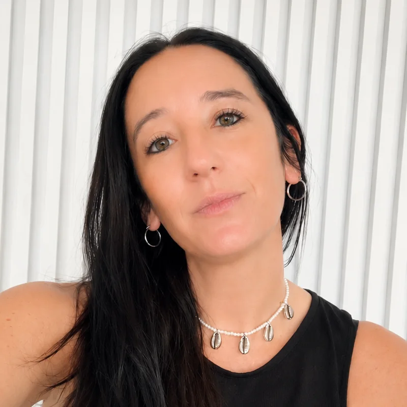 Meli, de Insumos Bijou, mayorista de insumos de bijouterie que dejó de tomar pedidos por WhatsApp gracias a su tienda B2B en VentasxMayor